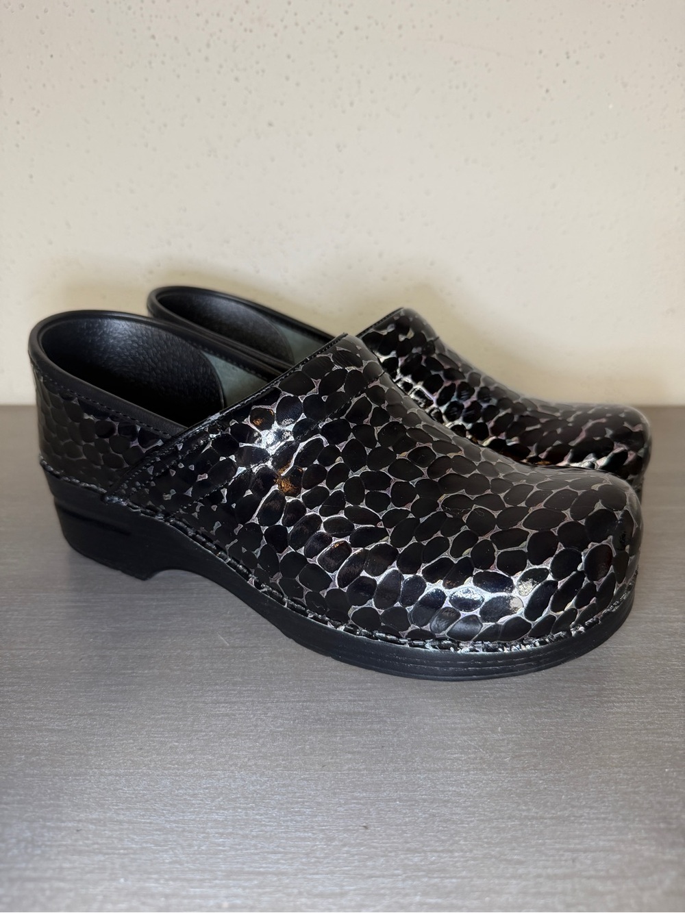 Dansko Black Silver Patent Leather Animal Print Comfort Clogs Women EU 41 Italy